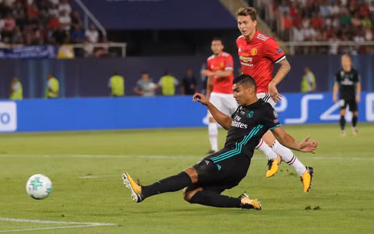 Casemiro bị HLV Mourinho tố việt vị khi ghi bàn