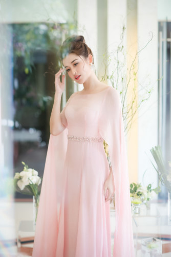 Chính việc phải di chuyển liên tục, làm việc quá sức và ăn uống thất thường đã khiến cho huyết áp của mẹ Á hậu không được ổn định, dẫn đến việc phải nhập viện cấp cứu không dưới hai lần. Chính việc phải di chuyển liên tục, làm việc quá sức và ăn uống thất thường đã khiến cho huyết áp của mẹ Á hậu không được ổn định, dẫn đến việc phải nhập viện cấp cứu không dưới hai lần.