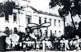 Nhân dân tham gia Tổng khởi nghĩa giành chính quyền tại Hà Nội. Nhân dân tham gia Tổng khởi nghĩa giành chính quyền tại Hà Nội.