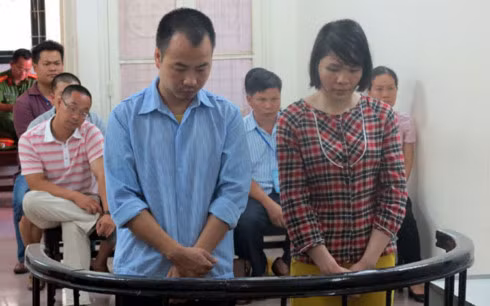 Hám lợi, hai người Trung Quốc lĩnh án vì liên quan đến đường dây giả danh công an, viện kiểm sát lừa đảo chiếm đoạt tiền.