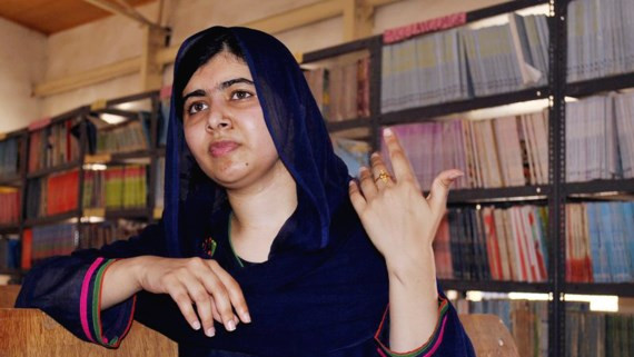 Malala Yousafzai trong chuyến thăm một trường học ở Maiduguri, Nigeria, tháng 7-2017 (Nguồn: AP) Malala Yousafzai trong chuyến thăm một trường học ở Maiduguri, Nigeria, tháng 7-2017 (Nguồn: AP)