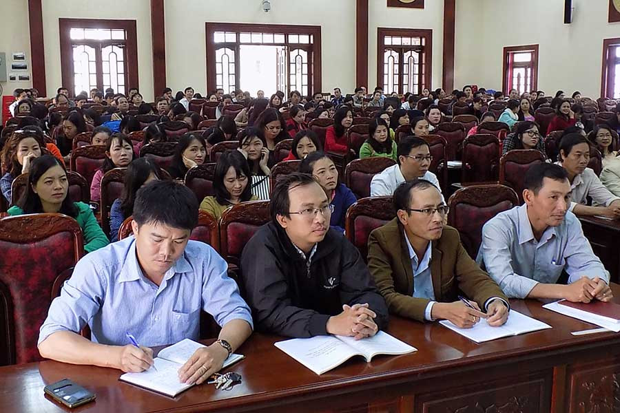 Đội ngũ giáo viên THPT tham gia bồi dưỡng chính trị hè. Ảnh: T.N Đội ngũ giáo viên THPT tham gia bồi dưỡng chính trị hè. Ảnh: T.N