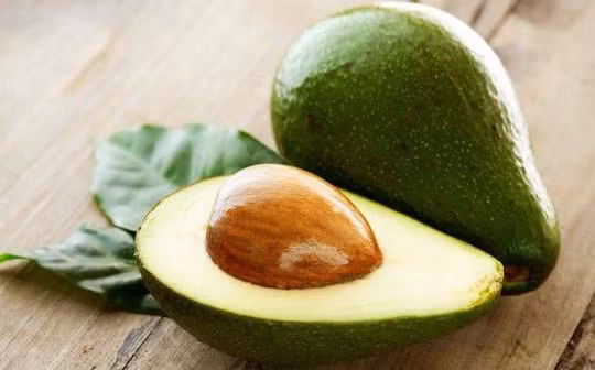 Chính phần vỏ trấu bọc quanh hạt trái bơ mới là nguồn cung cấp những hợp chất quý giá cho y khoa - ảnh INTERNET