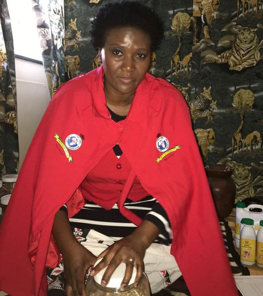 Bà Phepsile Maseko chỉ trích những thầy lang giả mạo đã gây ảnh hưởng xấu đến những thầy lang chân chính. Ảnh: BBC