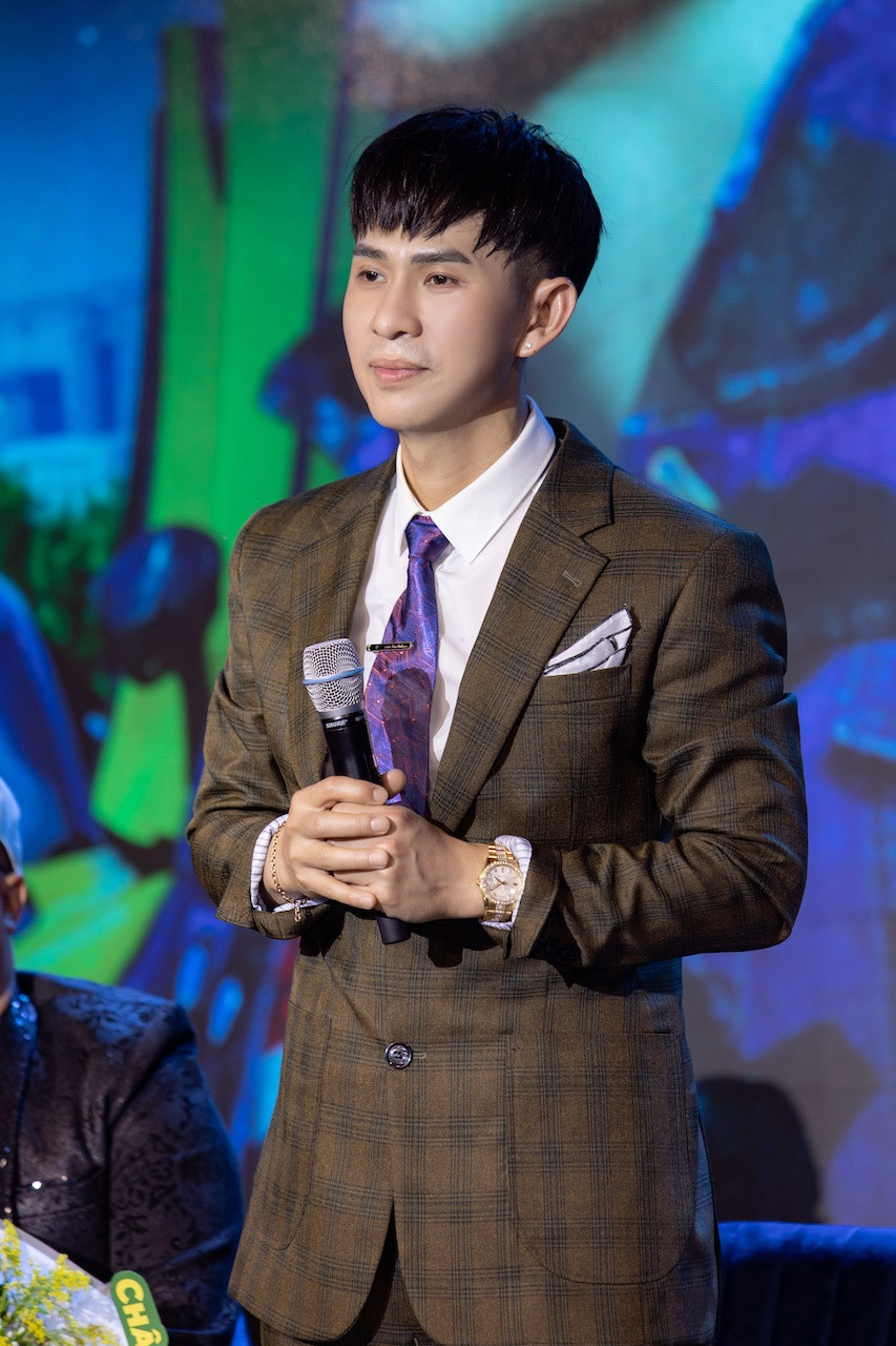 Châu Gia Kiệt cho biết người yêu biết thấu hiểu cho công việc nghệ thuật, không ghen khi anh được fan nữ vây quanh. Ảnh: NVCC Châu Gia Kiệt cho biết người yêu biết thấu hiểu cho công việc nghệ thuật, không ghen khi anh được fan nữ vây quanh