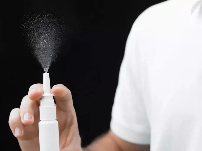 Vắc-xin Covid-19 dạng xịt mũi là một hướng đi đầy hứa hẹn trong bối cảnh con người phải tập sống chung với căn bệnh này. Ảnh minh họa từ TIMES OF INDIA