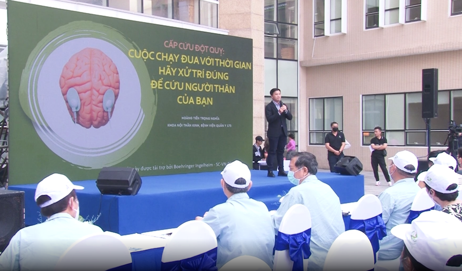 Bác sĩ Hoàng Tiến Trọng Nghĩa chia sẻ kiến thức về cấp cứu đột quỵ. Ảnh: Lê Cầm Bác sĩ Hoàng Tiến Trọng Nghĩa chia sẻ kiến thức về cấp cứu đột quỵ. Ảnh: Lê Cầm