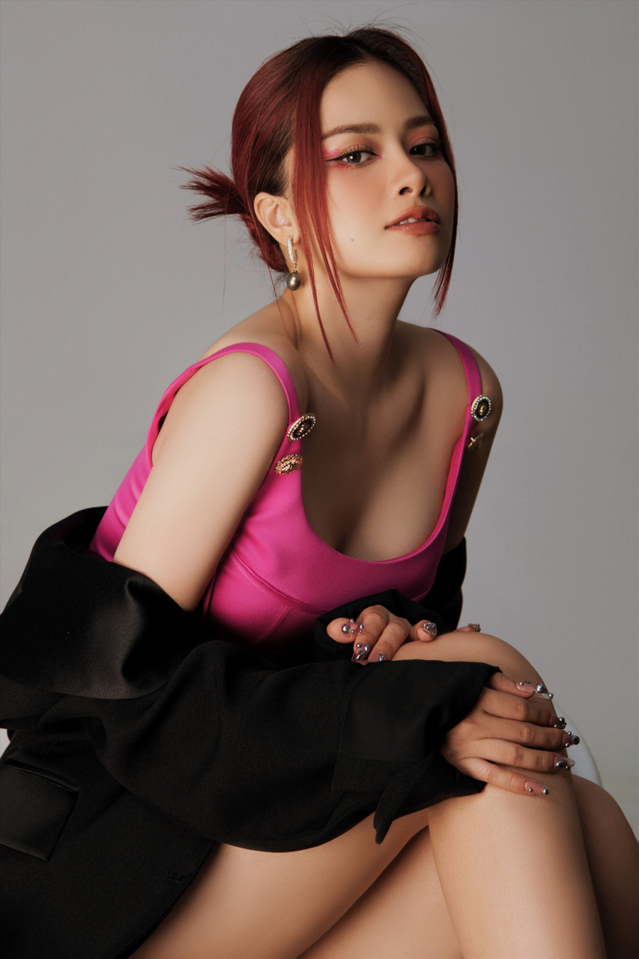 Dương Hoàng Yến làm mới hình ảnh bằng cách theo đuổi phong cách cá tính. Ảnh: NVCC