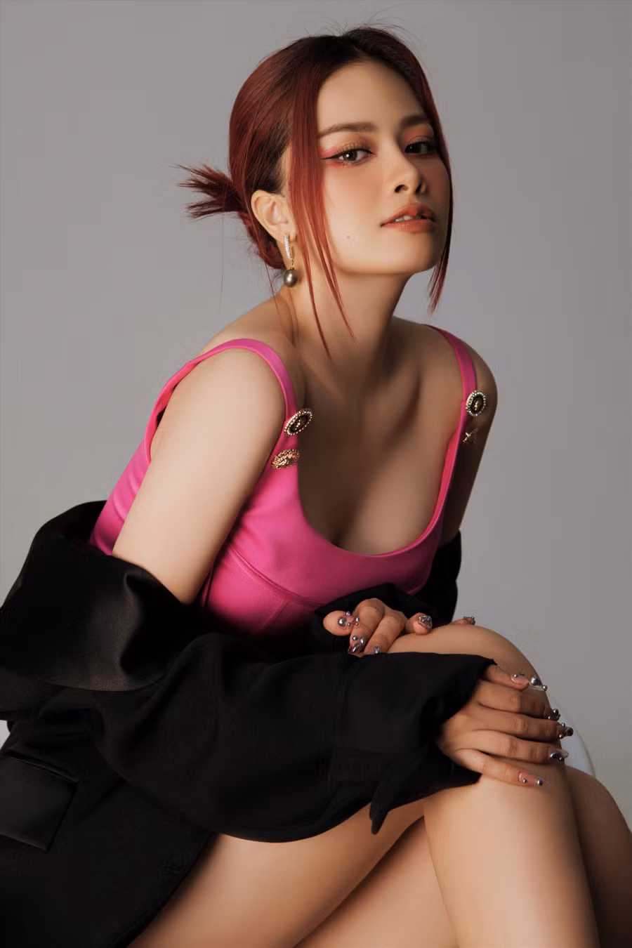 Dương Hoàng Yến làm mới hình ảnh bằng cách theo đuổi phong cách cá tính. Ảnh: NVCC