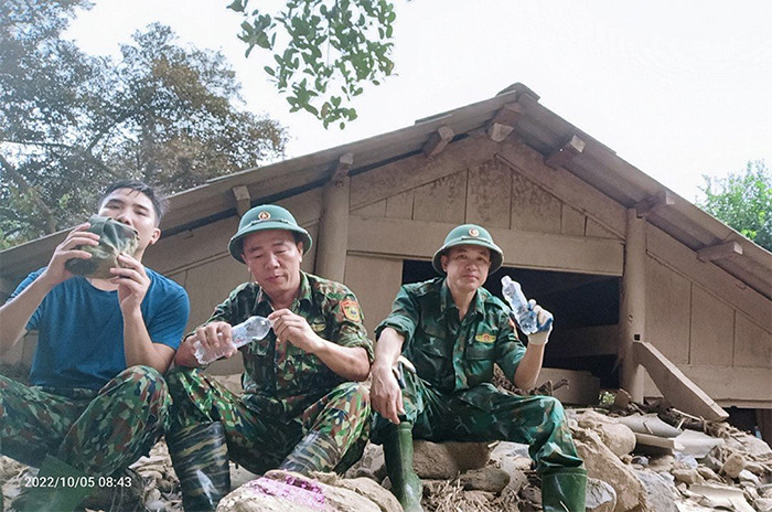 Những phút nghỉ ngơi hiếm hoi.