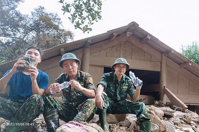 Những phút nghỉ ngơi hiếm hoi.