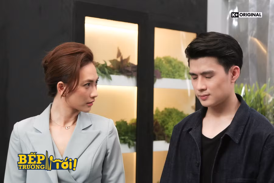 Sau cuộc tình một đêm chóng vánh, Uyên Thư và Kỳ Hải lại trở thành cộng sự. Ảnh: ĐPCC