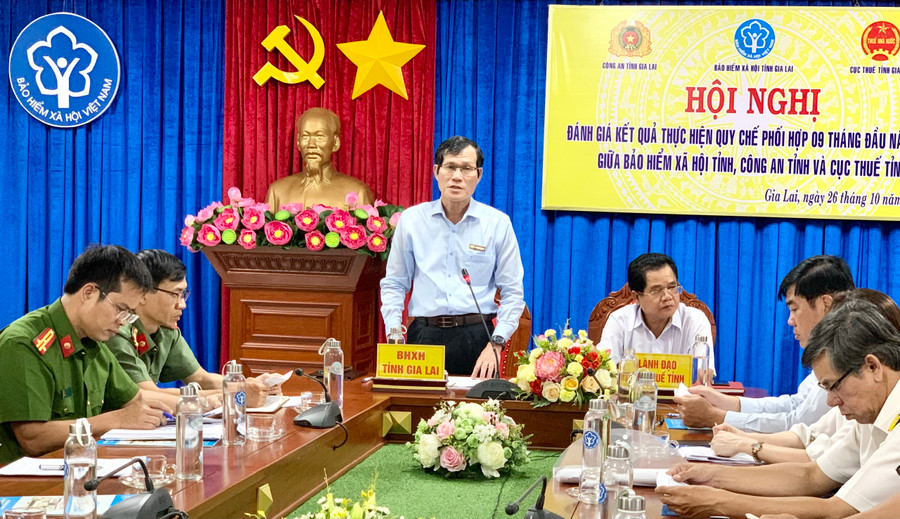 Ông Trần Văn Lực-Giám đốc BHXH tỉnh phát biểu tại hội nghị. Ảnh: Như Nguyện Ông Trần Văn Lực- Giám đốc BHXH tỉnh phát biểu tại hội nghị. Ảnh: Như Nguyện