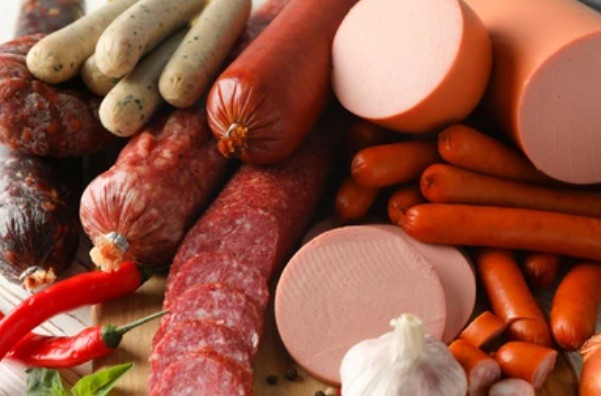 Cần lưu ý thịt đỏ trong nghiên cứu đề cập đến thịt tươi, không phải thịt chế biến như thịt xông khói, xúc xích, thịt nguội, thịt hộp. Ảnh: Shutterstock