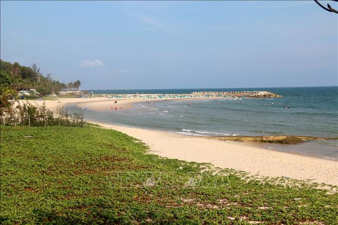 Vẻ đẹp hoang sơ quyến rũ của bãi biển Đá Ông Địa thuộc phường Hàm Tiến, thành phố Phan Thiết. Ảnh: Nguyễn Thanh/TTXVN