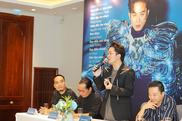 Ca sỹ Tùng Dương trong buổi họp báo công bố liveshow. Ảnh: Hòa Nguyễn/Vietnam+