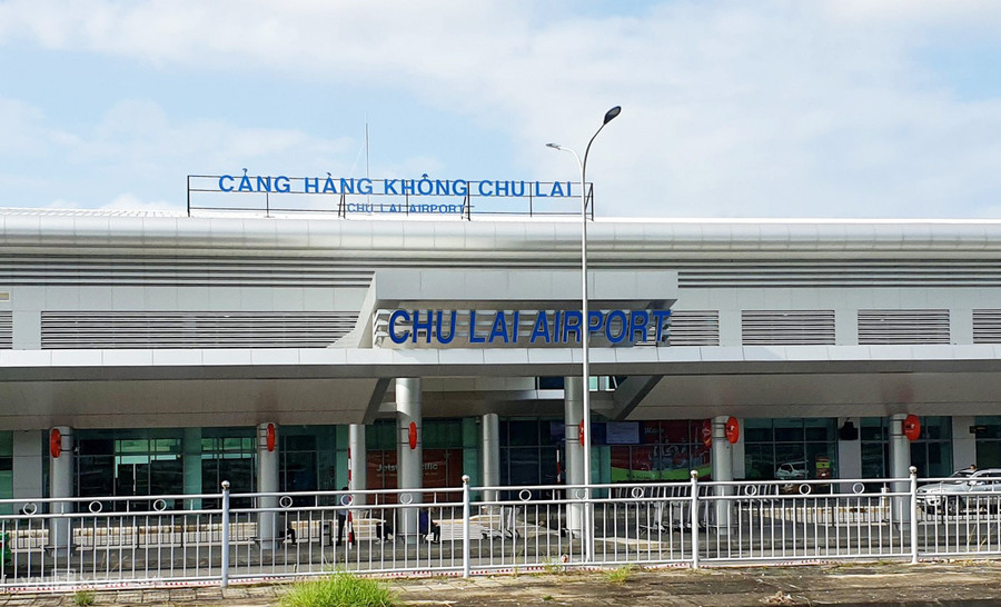 Sân bay Chu Lai ở Quảng Nam nằm trong số được đề xuất đầu tư. Ảnh: Đắc Thành/VnExpress