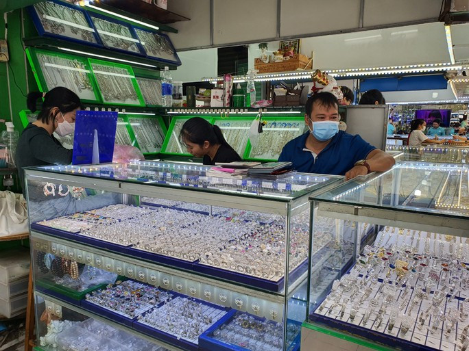 Giá vàng hôm nay giảm đối với vàng SJC nhưng tăng với vàng trang sức  Giá vàng hôm nay giảm đối với vàng SJC nhưng tăng với vàng trang sức