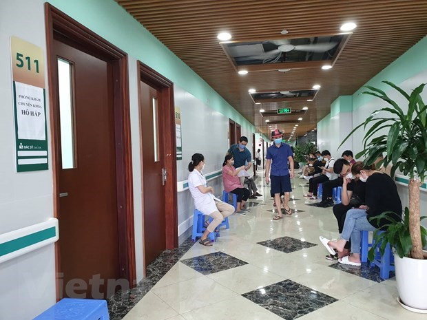 Người dân chờ khám chữa bệnh tại Bệnh viện Bạch Mai. (Ảnh: T.G/Vietnam+) Người dân chờ khám chữa bệnh tại Bệnh viện Bạch Mai. (Ảnh: T.G/Vietnam+)