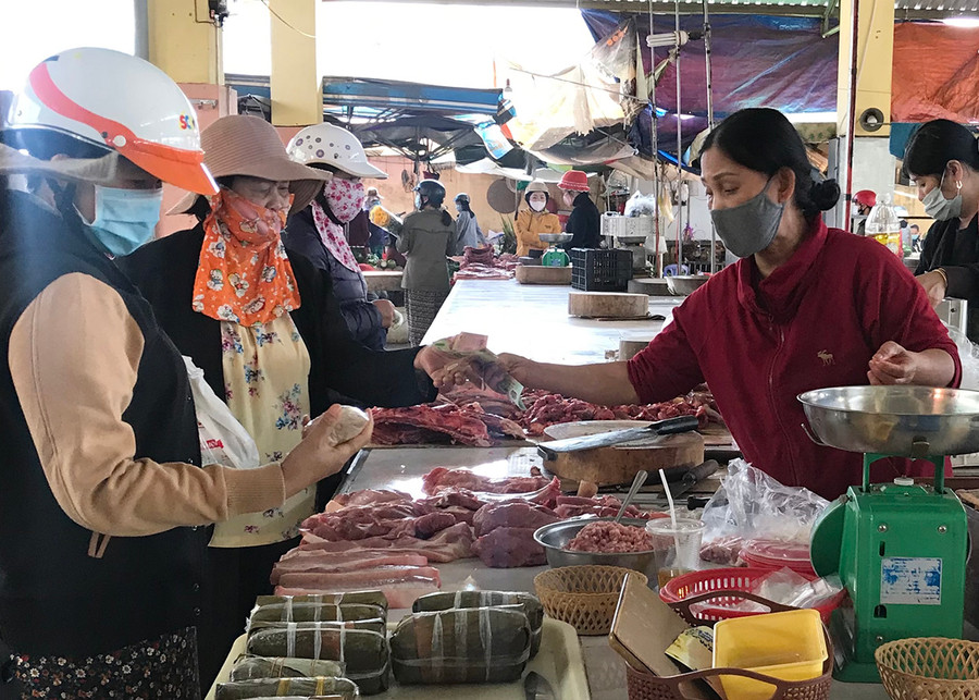 Người tiêu dùng sẵn sàng trả một cái giá cao hơn để được dùng thực phẩm sạch, thực phẩm an toàn. Ảnh: Vũ Thảo