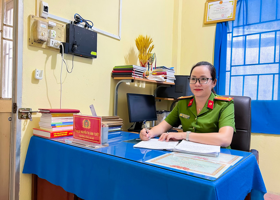  Trung tá Nguyễn Thị Ánh Tuyết, Trưởng Công an xã Nhơn Phú, H.Mang Thít. Ảnh: Nam Long