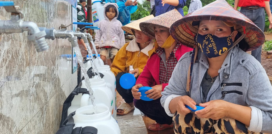 Có nguồn nước sạch sử dụng giúp người dân vùng sâu, vùng xa giảm bệnh tật, cải thiện đời sống. Ảnh: Hà Phương Có nguồn nước sạch sử dụng giúp người dân vùng sâu, vùng xa giảm bệnh tật, cải thiện đời sống. Ảnh: Hà Phương