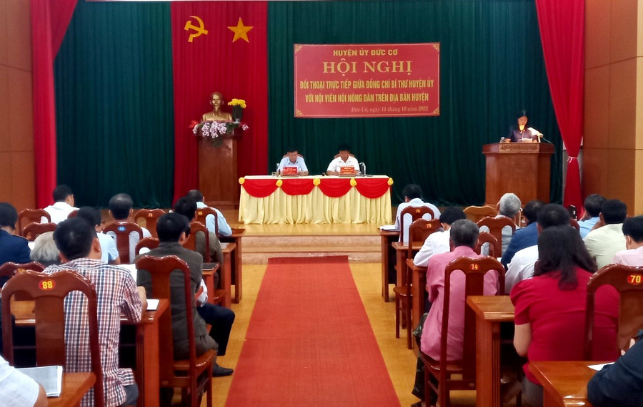 Toàn cảnh buổi đối thoại trực tiếp giữa Bí thư Huyện ủy Đức Cơ với hội viên Hội Nông dân của huyện. Ảnh: Thanh Tịnh Toàn cảnh hội nghị đối thoại trực tiếp giữa Bí thư Huyện ủy Đức Cơ với hội viên Hội Nông dân của huyện. Ảnh:Thanh Tịnh