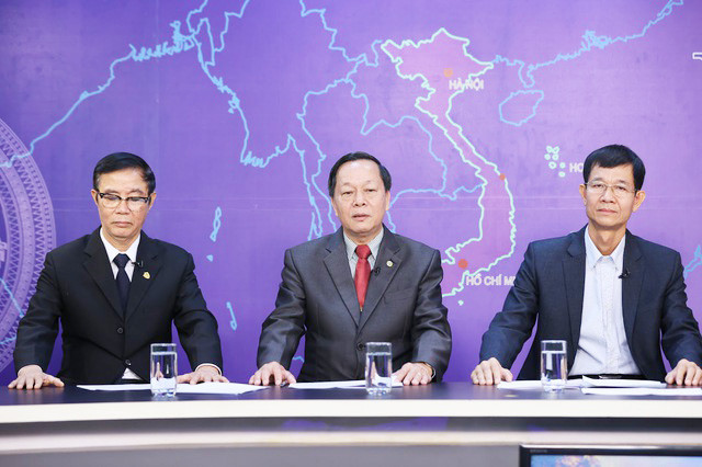 GS.TS. Nguyễn Xuân Yêm (giữa): Cần đưa chương trình tập huấn về quản trị an ninh phi truyền thống thành chương trình bắt buộc trong giáo dục quốc phòng-an ninh. Ảnh: VGP/Nhật Bắc