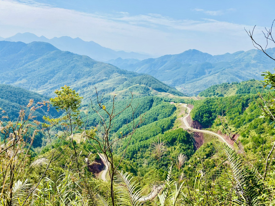 Du khách nên bắt đầu hành trình vào sáng sớm để tránh thời tiết nắng nóng gây mất sức. 