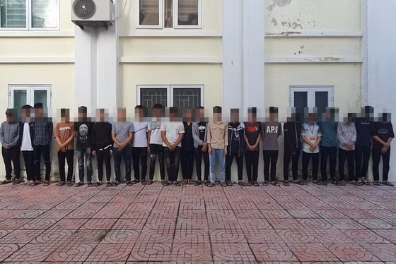 Nhóm đối tượng mở tài khoản ngân hàng chủ yếu đang trong độ tuổi học sinh. Ảnh: Công an TP Hà Tĩnh