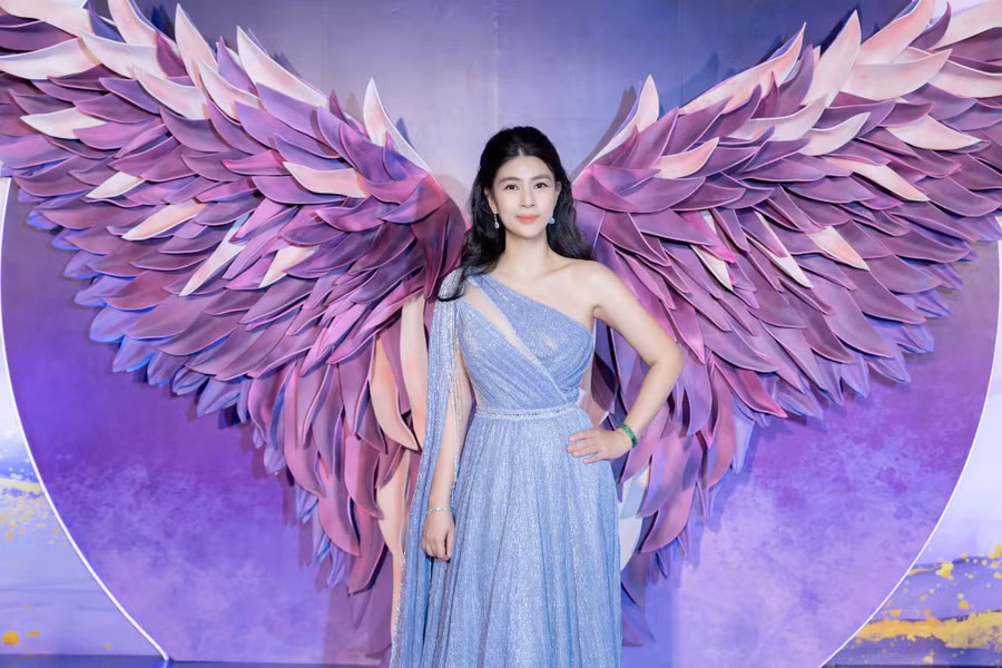 Kim Thư khoe nhan sắc trẻ trung tại sự kiện. Cô tiết lộ đang tích cực cải thiện nhan sắc để sớm trở lại màn ảnh. Ảnh: BTC