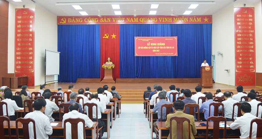 Quang cảnh lễ khai giảng lớp bồi dưỡng. Ảnh: Anh Huy Quang cảnh buổi lễ khai giảng lớp bồi dưỡng. Ảnh: Anh Huy