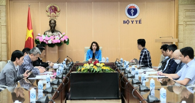 Thứ trưởng Nguyễn Thị Liên Hương đề nghị giám sát, phát hiện sớm, điều tra các trường hợp người nghi nhiễm cúm gia cầm- Ảnh: Trần Minh