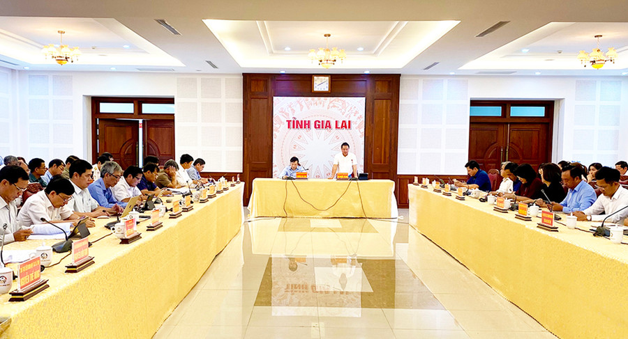 Quang cảnh hội nghị trực tuyến với cộng đồng doanh nghiệp và hợp tác xã trên địa bàn tỉnh do UBND tỉnh tổ chức. Ảnh: Hà Duy