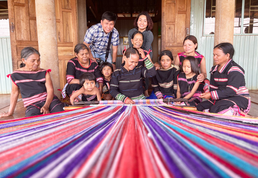  Câu lạc bộ dệt thổ cẩm gắn với du lịch cộng đồng xã Ia Mơ Nông. Ảnh: Minh Châu