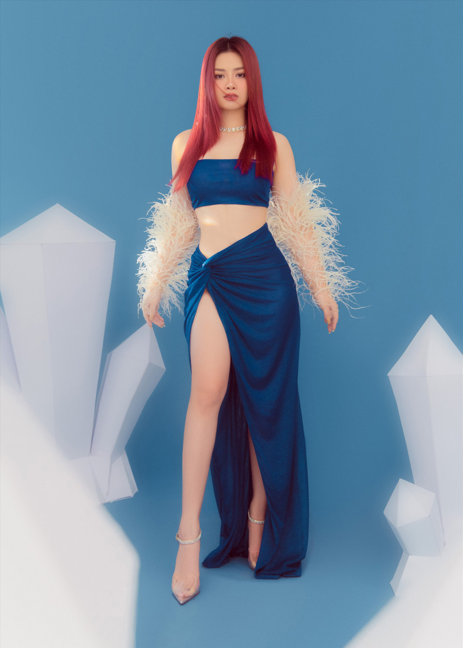 Nữ ca sĩ Dương Hoàng Yến tiết lộ, bản thân phải tập luyện Yoga chăm chỉ để giữ vóc dáng thon gọn. Ảnh: NVCC