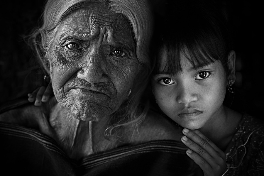 Tác phẩm _Bà cháu_ của NSNA Phạm Dực giành 3 huy chương vàng thể loại tự do cho ảnh đon sắc