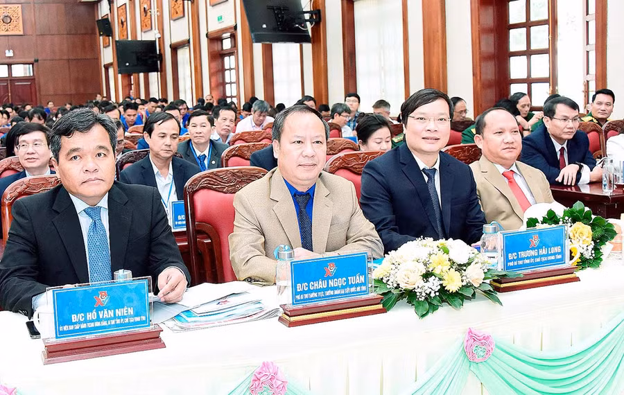  Các đồng chí lãnh đạo tỉnh tham dự Đại hội. Ảnh: Đức Thụy