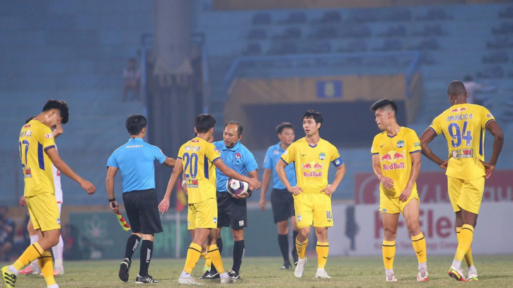 Đối bóng phố núi đối mặt nguy cơ xuống hạng