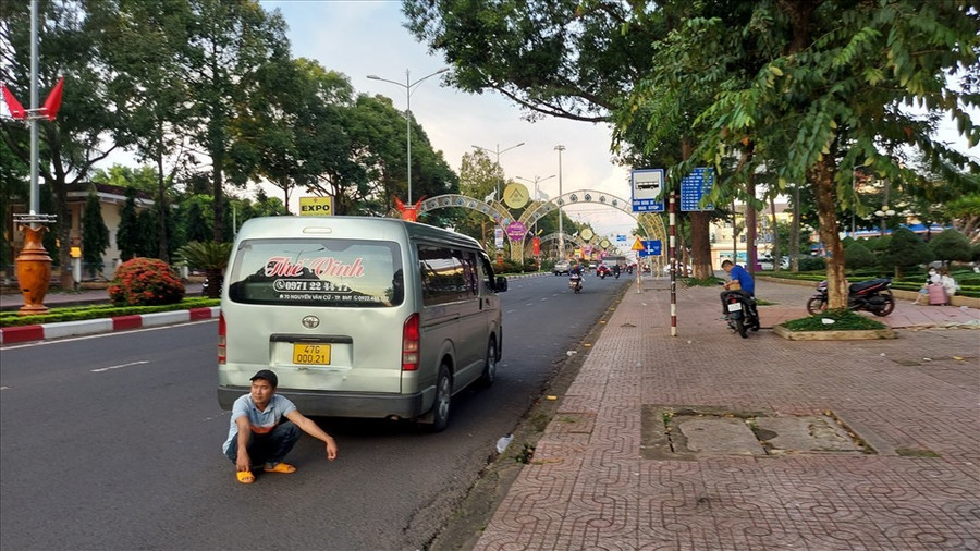 Đối tượng được cho là đã hành hung ông Hồ Ngọc Hùng, PV báo Giao thông trong quá trình tác nghiệp. Ảnh: B.T Đối tượng được cho là đã hành hung ông Hồ Ngọc Hùng, PV báo Giao thông trong quá trình tác nghiệp. Ảnh: B.T