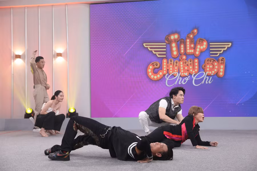 Việt Hương thích thú trước sự xứng đôi của Nam Em - Thuận Nguyễn. Ảnh: BTC