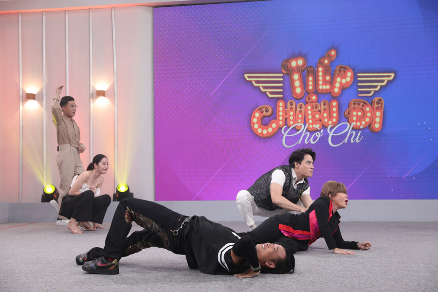 Việt Hương thích thú trước sự xứng đôi của Nam Em - Thuận Nguyễn. Ảnh: BTC