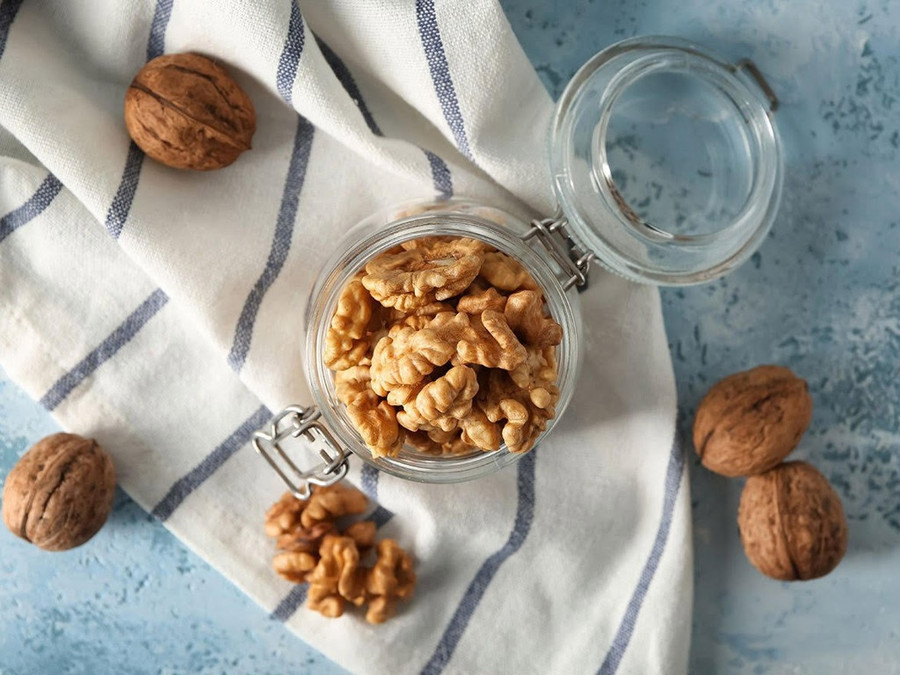 Quả óc chó cũng là một nguồn polyphenol tuyệt vời, có hoạt tính sinh học chống viêm và chống oxy hóa cao. Ảnh: Shutterstock