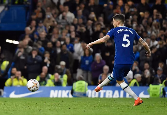 Jorginho sút phạt đền đưa Chelsea vượt lên phút 87