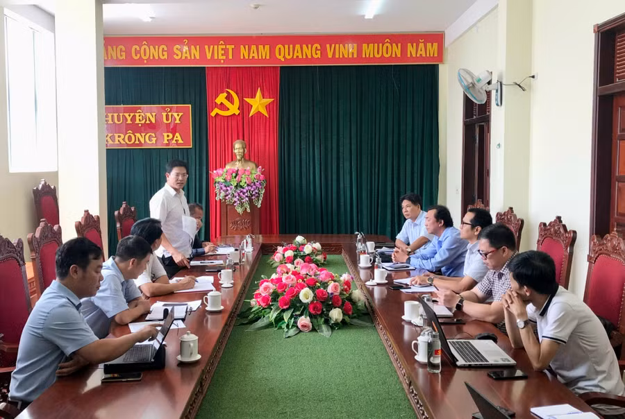 Quang cảnh buổi làm việc của đoàn với lãnh đạo huyện Krông Pa. Ảnh: Lê Nam