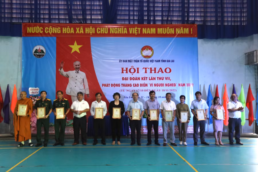 Các đơn vị đã ủng hộ vào Quỹ hơn 1,5 tỷ đồng tại buổi lễ Ảnh Văn Ngọc