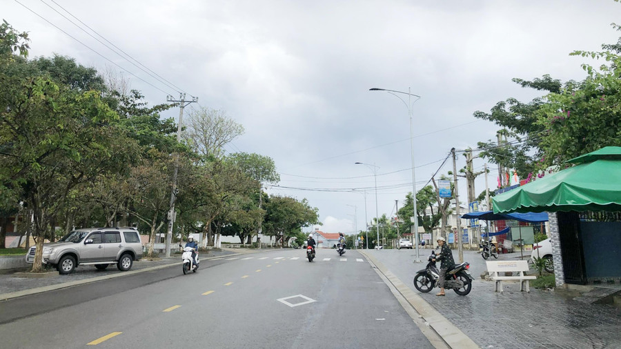 Đường Hoàng Hoa Thám được đầu tư xây dựng khang trang. Ảnh: Phạm Ngọc