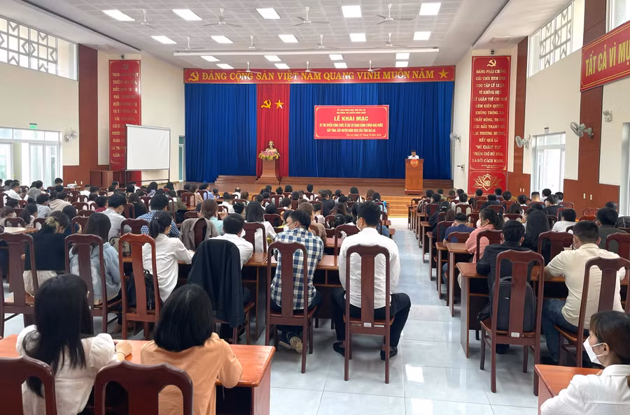 Quang cảnh lễ khai mạc. Ảnh Lam Nguyên