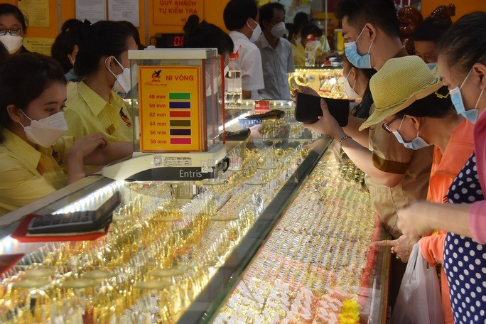 Giá vàng hôm nay của thế giới có lúc vọt tăng từ 1.640 USD lên 1.660 USD/ounce Giá vàng hôm nay của thế giới có lúc vọt tăng từ 1.640 USD lên 1.660 USD/ounce