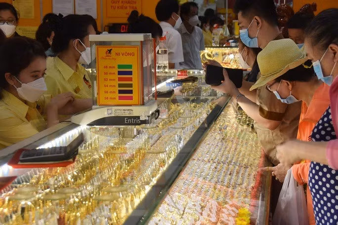 Giá vàng hôm nay của thế giới có lúc vọt tăng từ 1.640 USD lên 1.660 USD/ounce